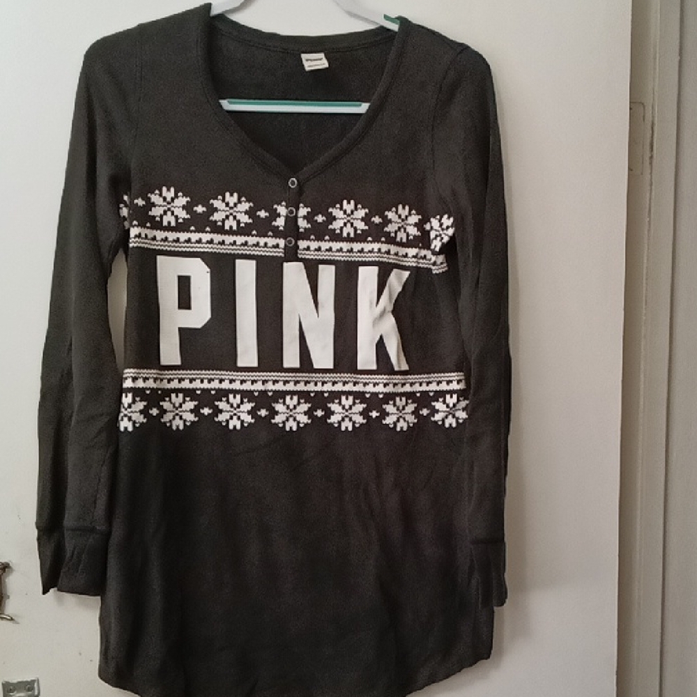 WOMEN'S Pink by Victoria Secret Sleep Wear. Blk/White with Festive  Snow Flakes